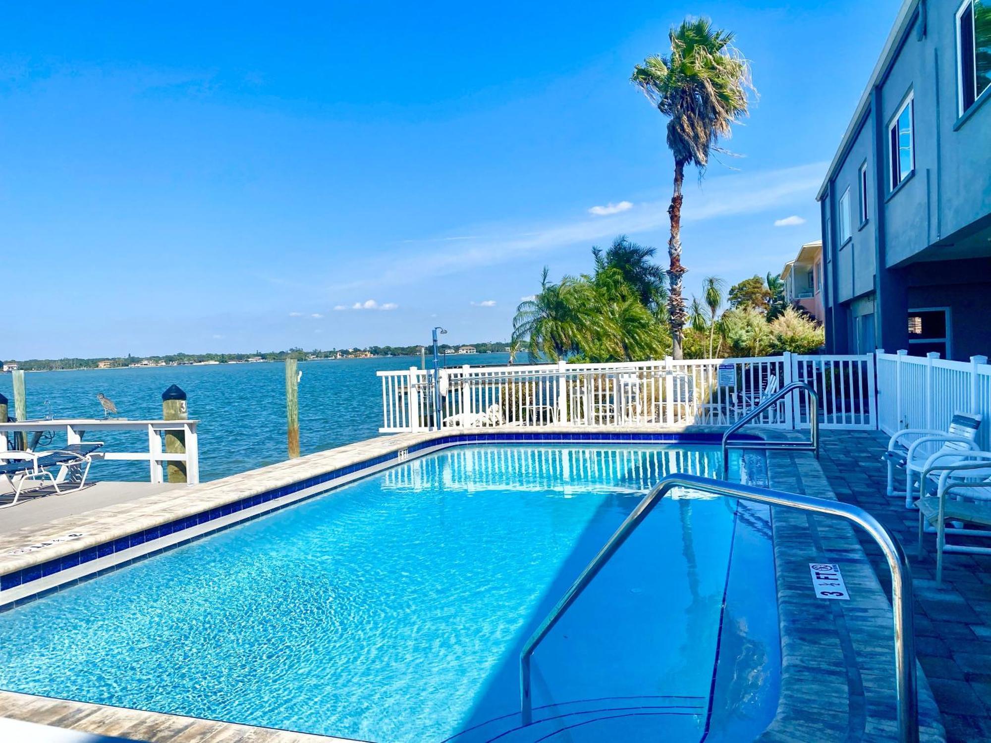 107-Waterfront-Walk To Beach-Lovely St. Pete Beach Exterior photo